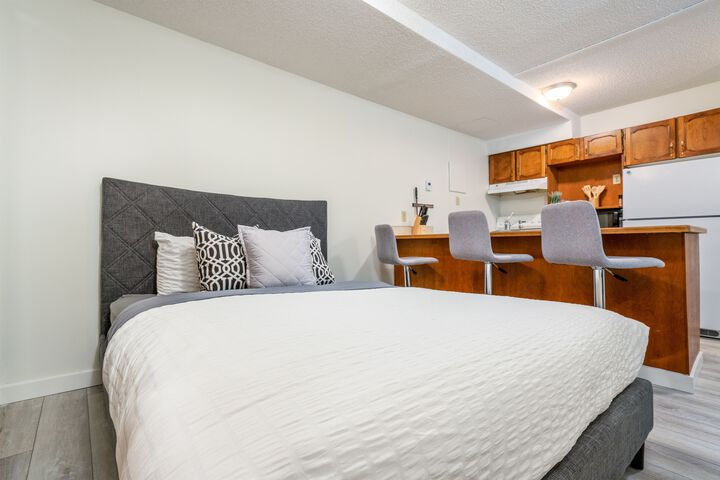 Room 13 of 18