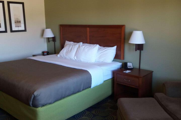 1 King Bed (6 of 43)