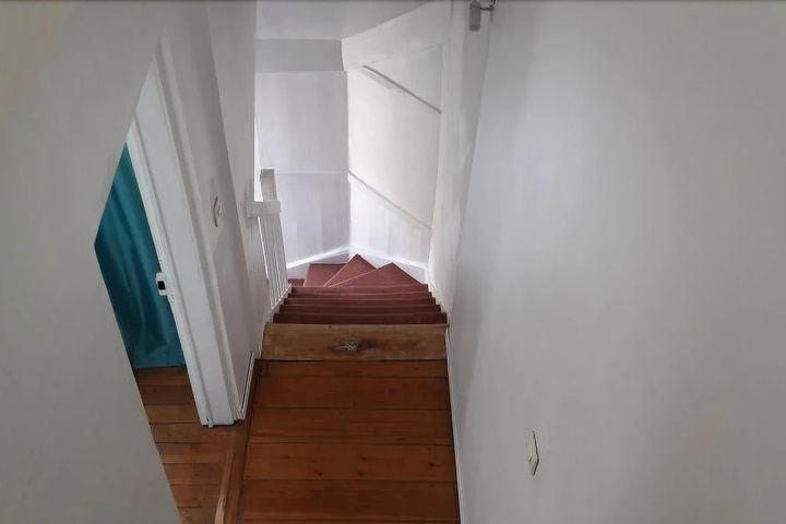 Room 9 of 12