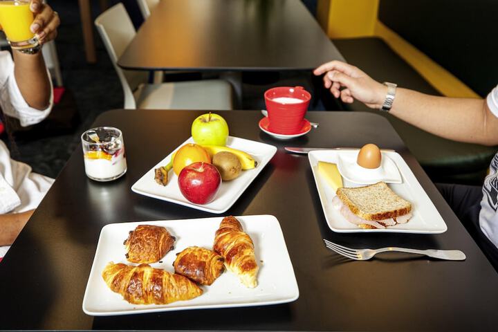 Breakfast/Coffee Service 31 of 51