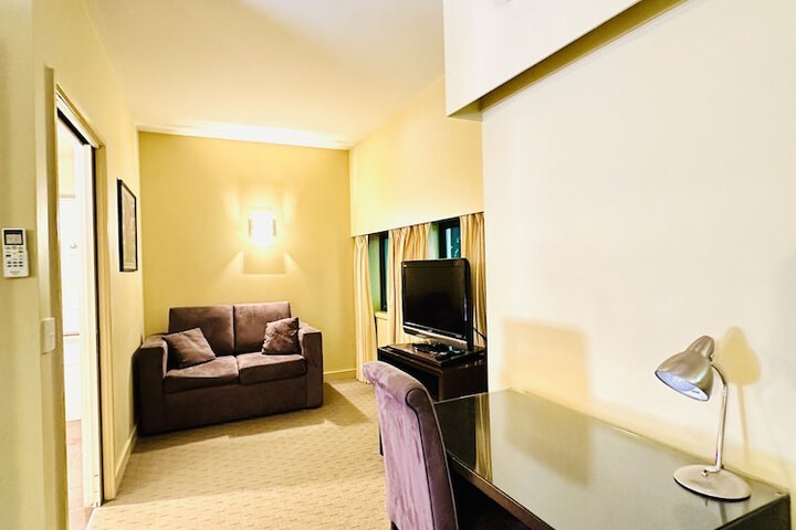 Room 8 of 25