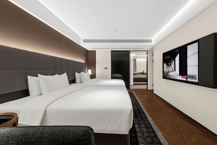 Room 6 of 82