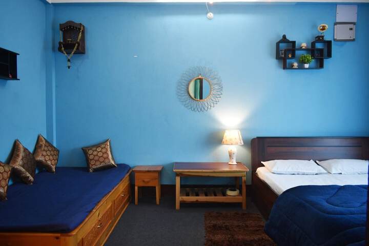 Room 4 of 18