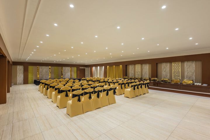 Business Center 41 of 43