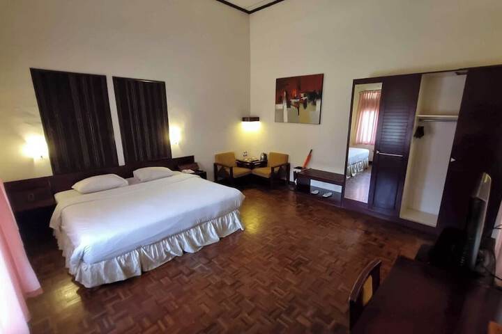 Room 4 of 20