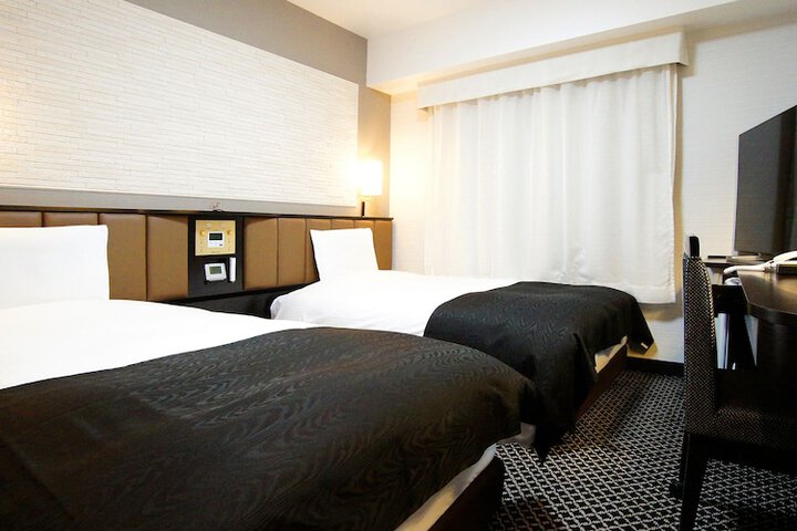 Room 4 of 20