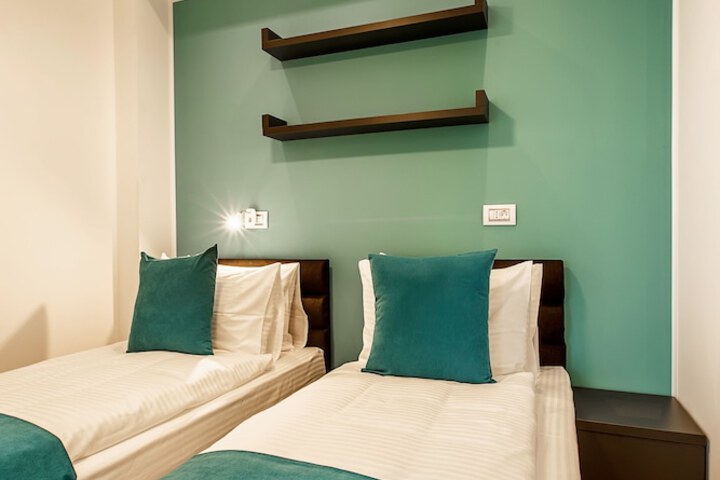 Room 20 of 166