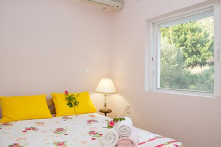 Room 3 of 28