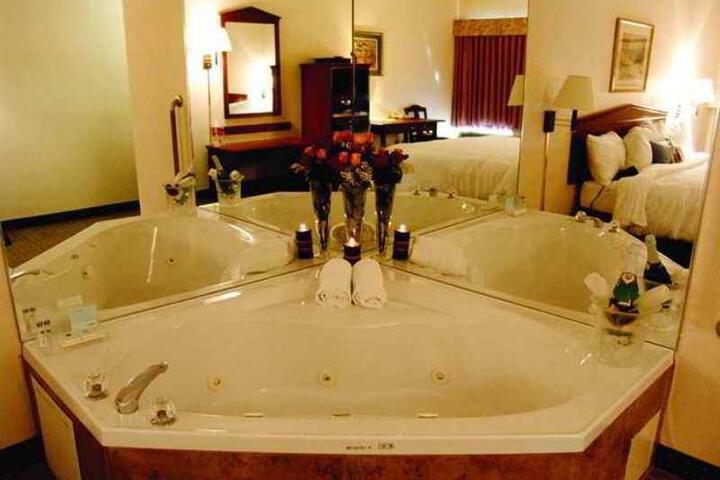 Suite 10 of 23