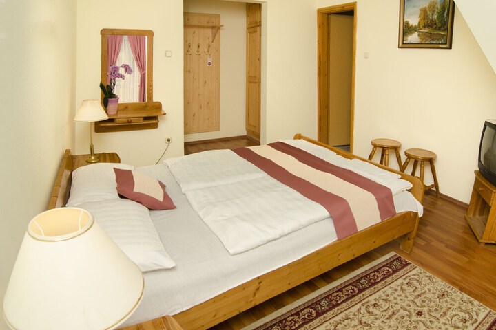 Room 5 of 42