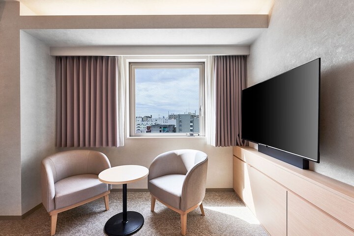 Room 8 of 48