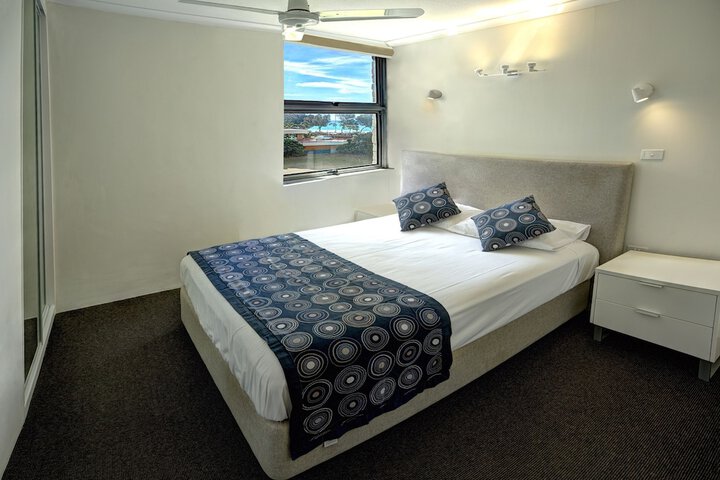 Room 2 of 37