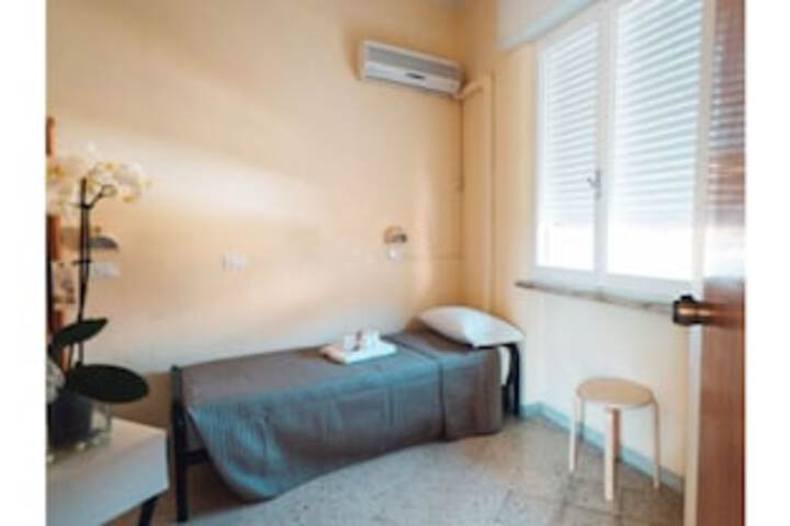 Room 9 of 21
