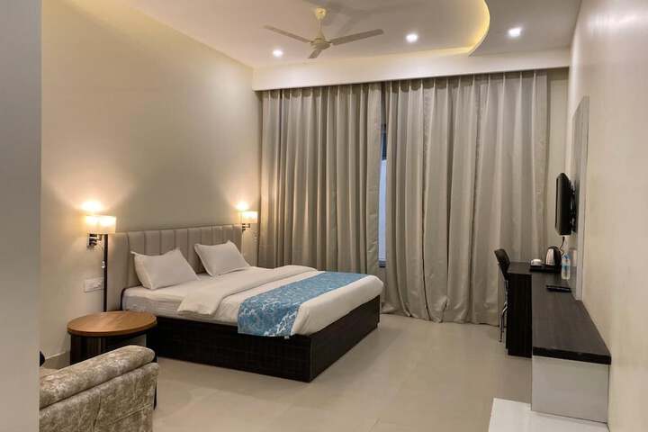 Room 3 of 16
