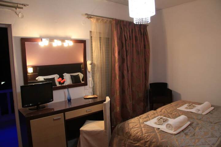 Room 4 of 33