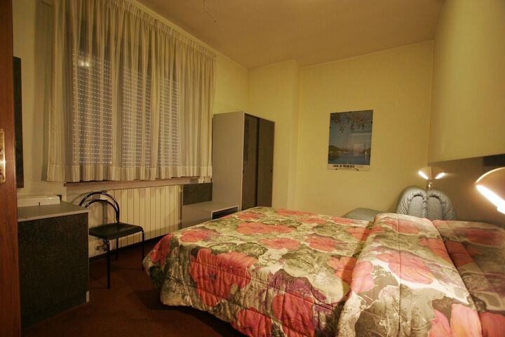 Room 10 of 25