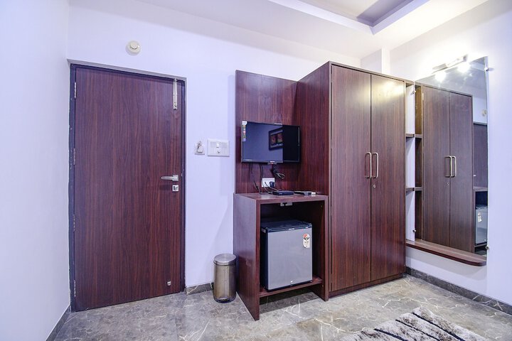 Room 13 of 33