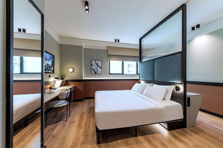 Room 6 of 67