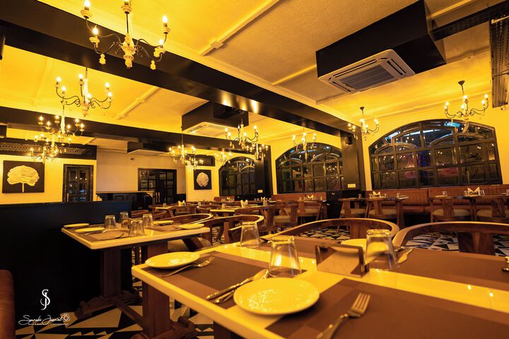 Dining 3 of 6