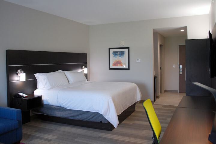 1 King Bed (9 of 11)