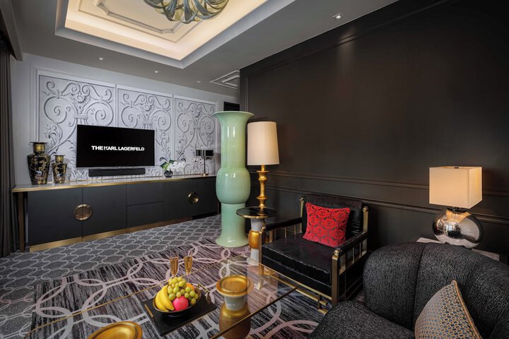 Room 10 of 43