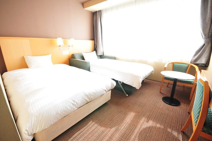 Room 10 of 50