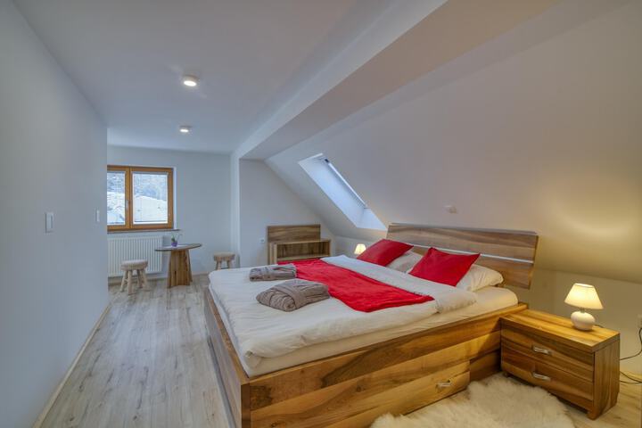 Room 3 of 37