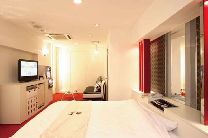 Room 8 of 19