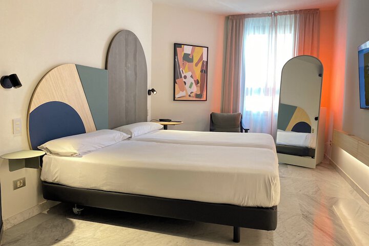 Room 25 of 265