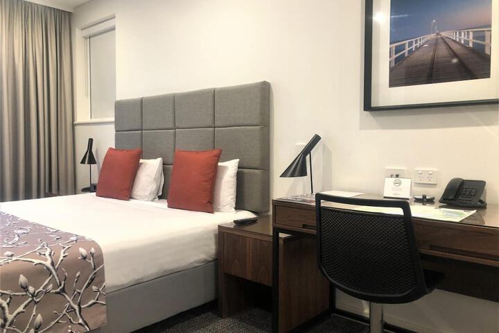 Room 13 of 33