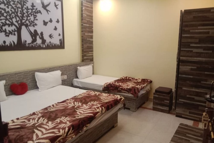 Room 8 of 16
