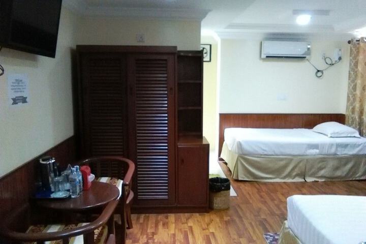 Room 6 of 32