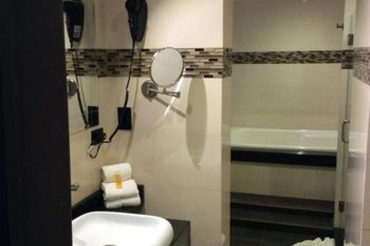 Room 2 of 17
