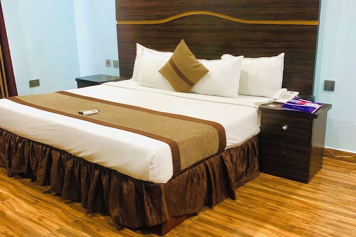 Room 9 of 22