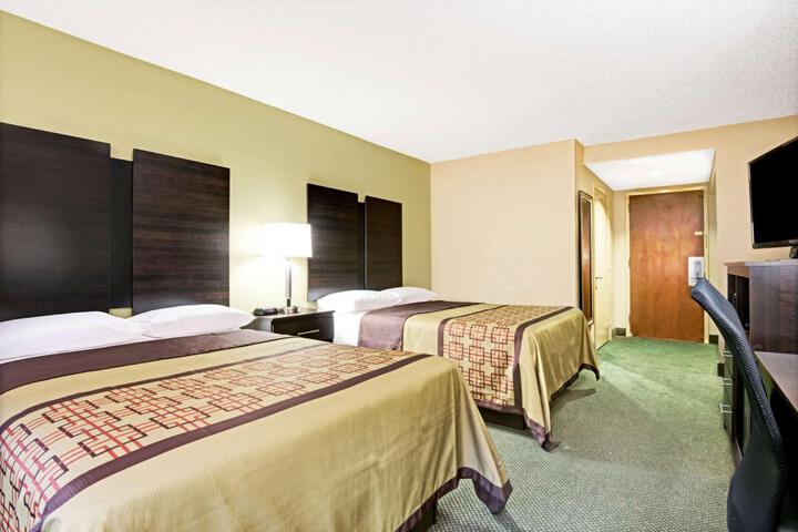 2 Double Beds (6 of 7)