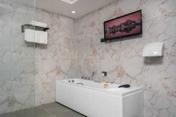 Room 18 of 26