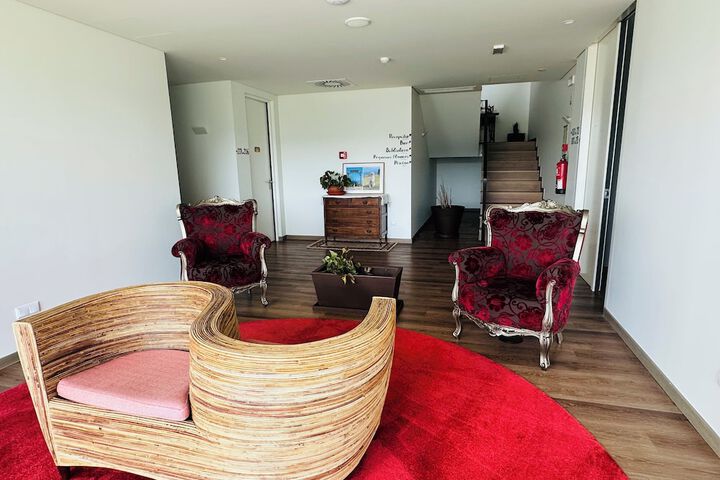Lobby lounge