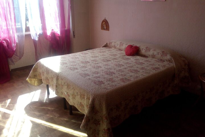 Room 11 of 16