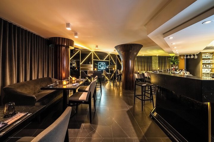 Dining 62 of 77