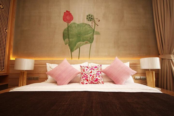 Room 4 of 99
