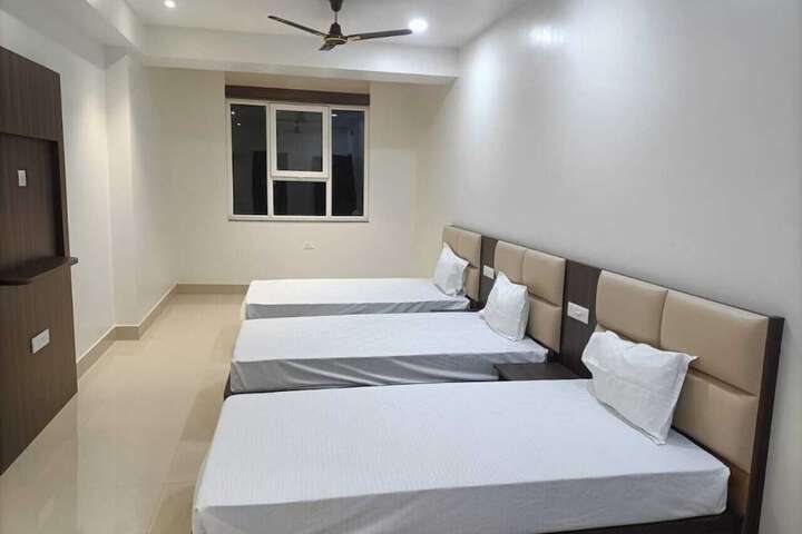 Room 6 of 10