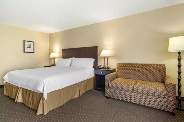 2 Queen Beds (9 of 10)