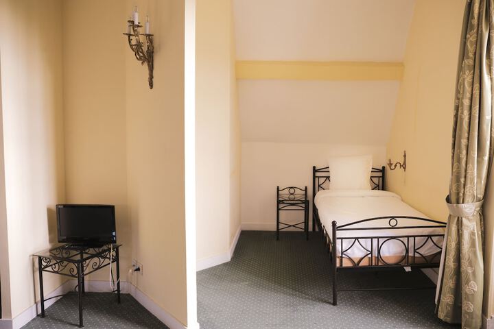 Room 44 of 224
