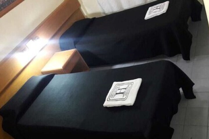 Room 8 of 32