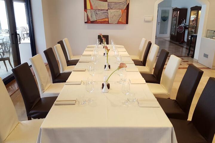 Dining 54 of 82
