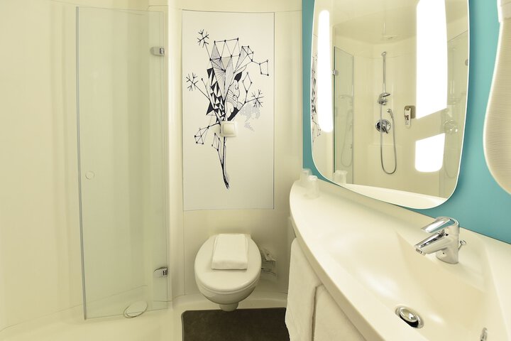 Room 12 of 23