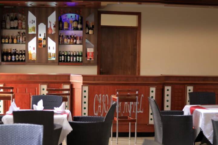 Dining 16 of 20