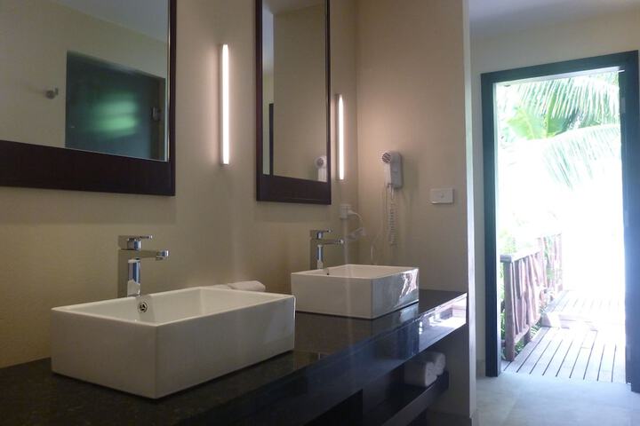 Room 15 of 42