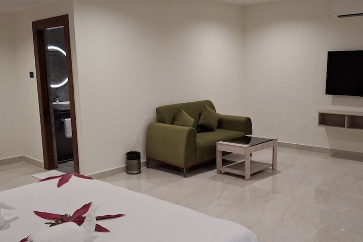 Room 4 of 17