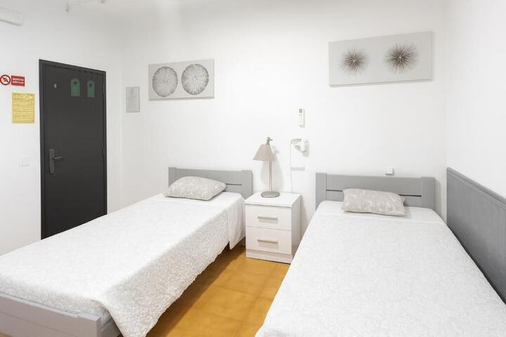 Room 33 of 112
